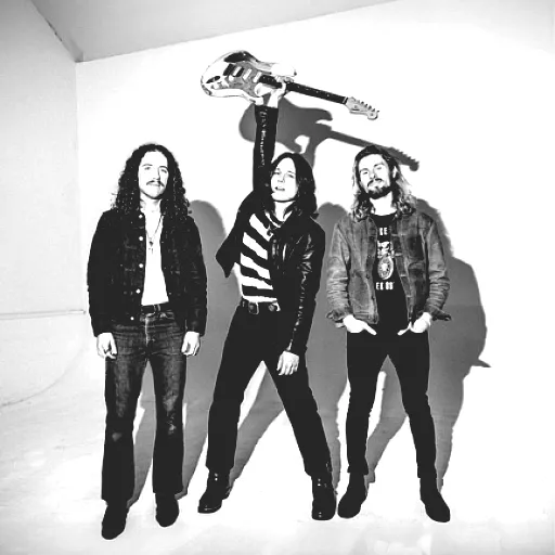 Tyler Bryant & the Shakedown